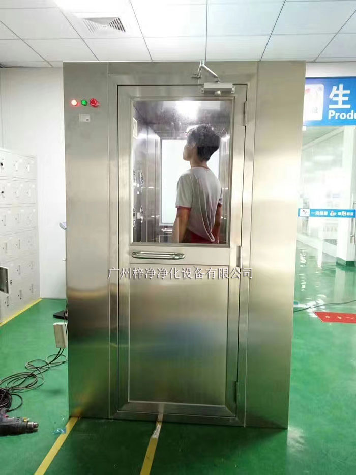 風淋室正確使用對于確保潔凈室的環境質量和產品安全至關重要。