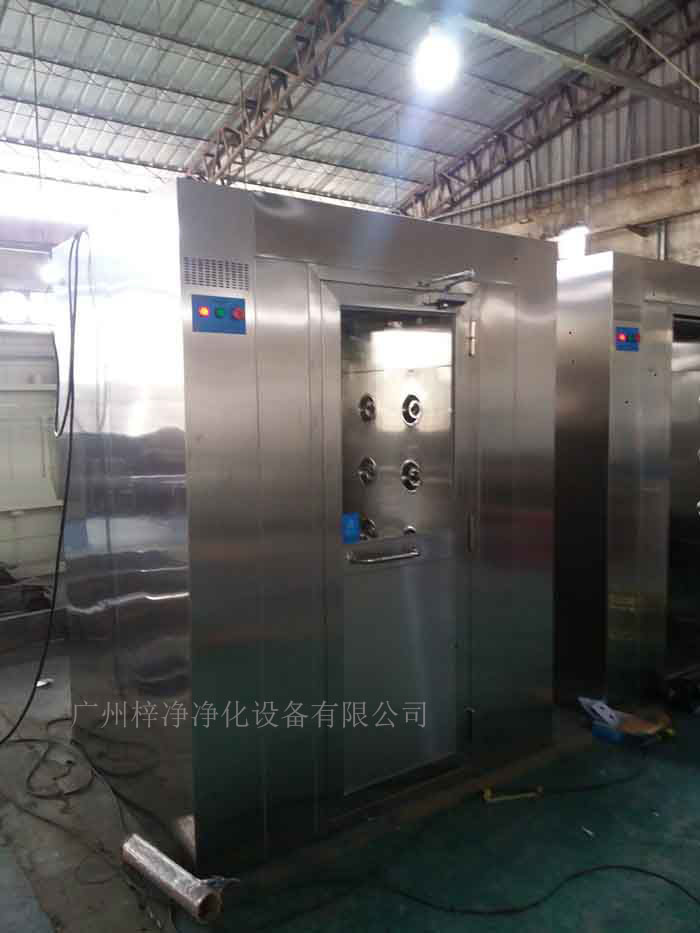 風淋室的尺寸和空間布局也會影響風速