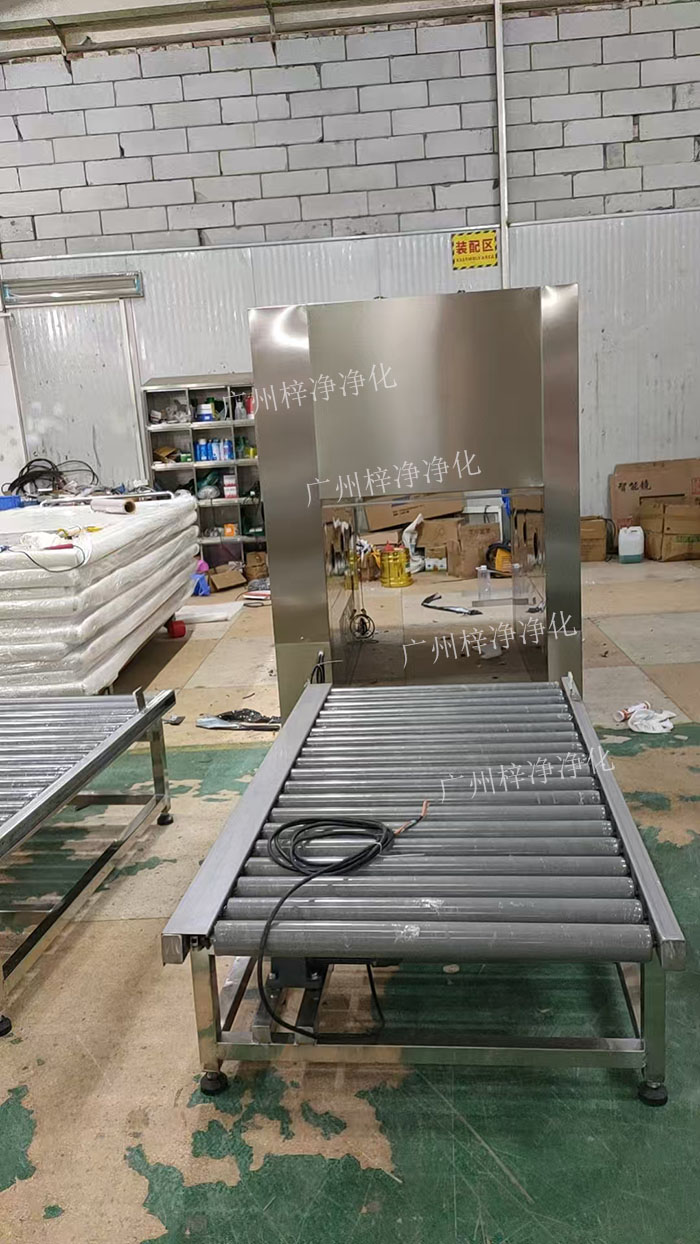 自動門層流傳遞窗可配合輸送線兩端設有自動門，實現物品的自動進出，減少人工操作。