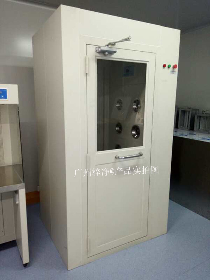 風(fēng)淋室運(yùn)行過(guò)程中產(chǎn)生的噪音可能會(huì)對(duì)操作人員造成不適，影響工作效率。