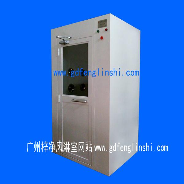 鋼板烤漆風淋室是指風淋室箱體及門采用A3冷軋鋼板多層酸洗不易生銹。