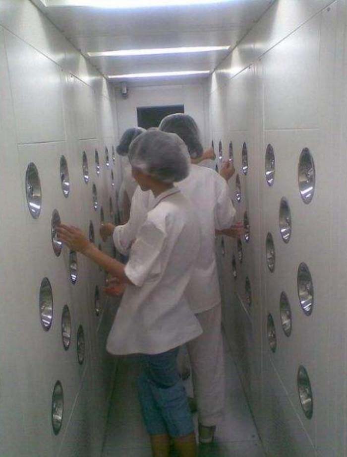 風(fēng)淋室使用規(guī)定：進入潔凈室前必須穿戴潔凈服